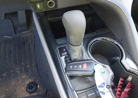 2020 Toyota Camry Le Hybrid z USA, uszkodzony, nr VIN 4T1C31AK5LU518463